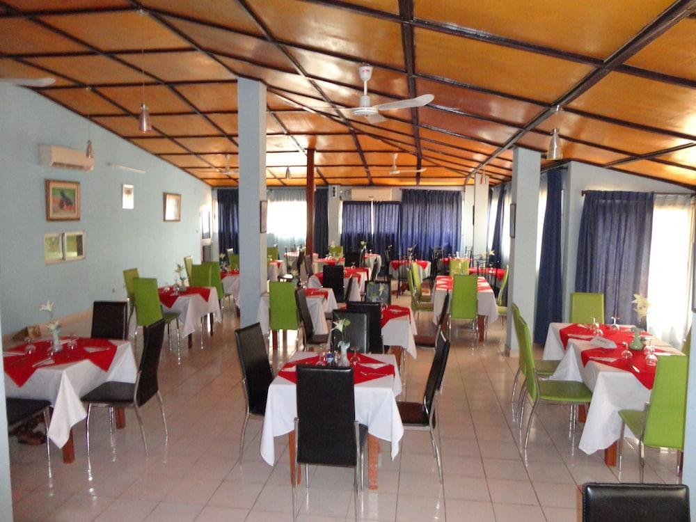 Homeland Hotel Niamey Esterno foto